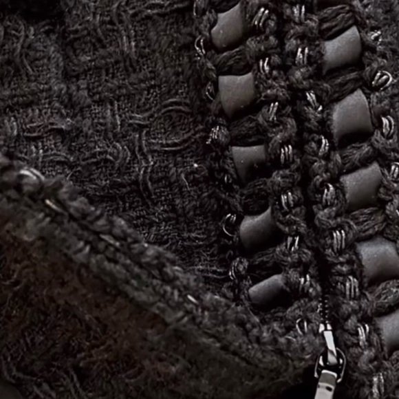 The Most Iconic of Iconic Chanel Black Blazer - Picture 2 of 5